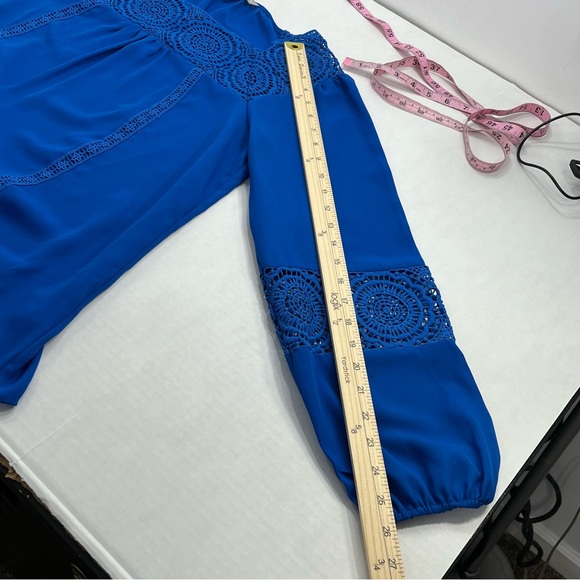 Valerie Steven’s women’s blue blouse - Picture 8 of 14